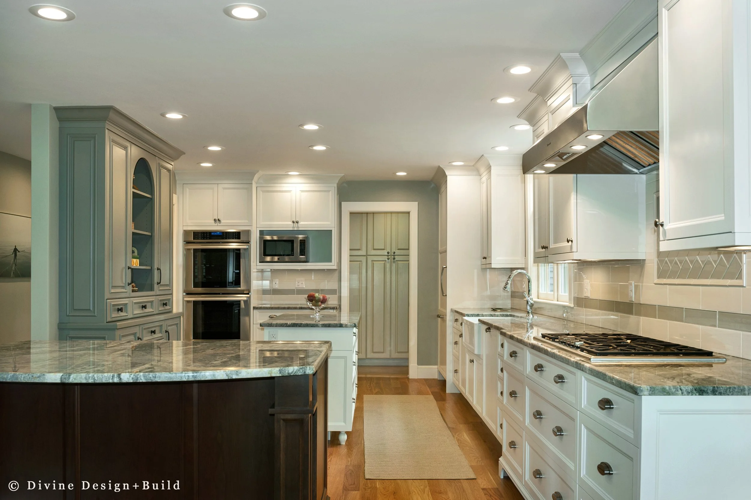 Boston Open-Concept Traditional Kitchen