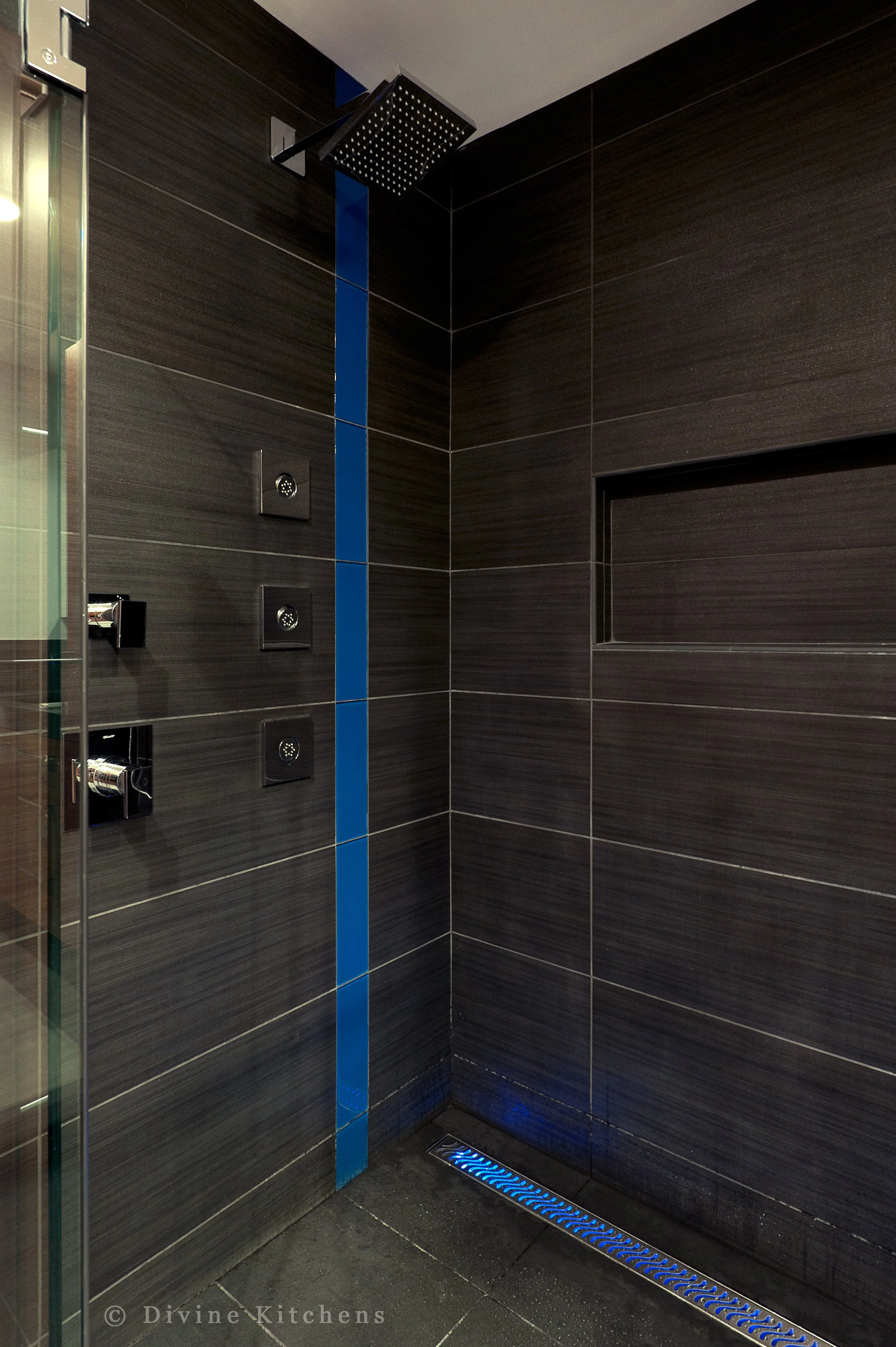 Boston Seaside Master Bathroom Suite For Two 17.jpg