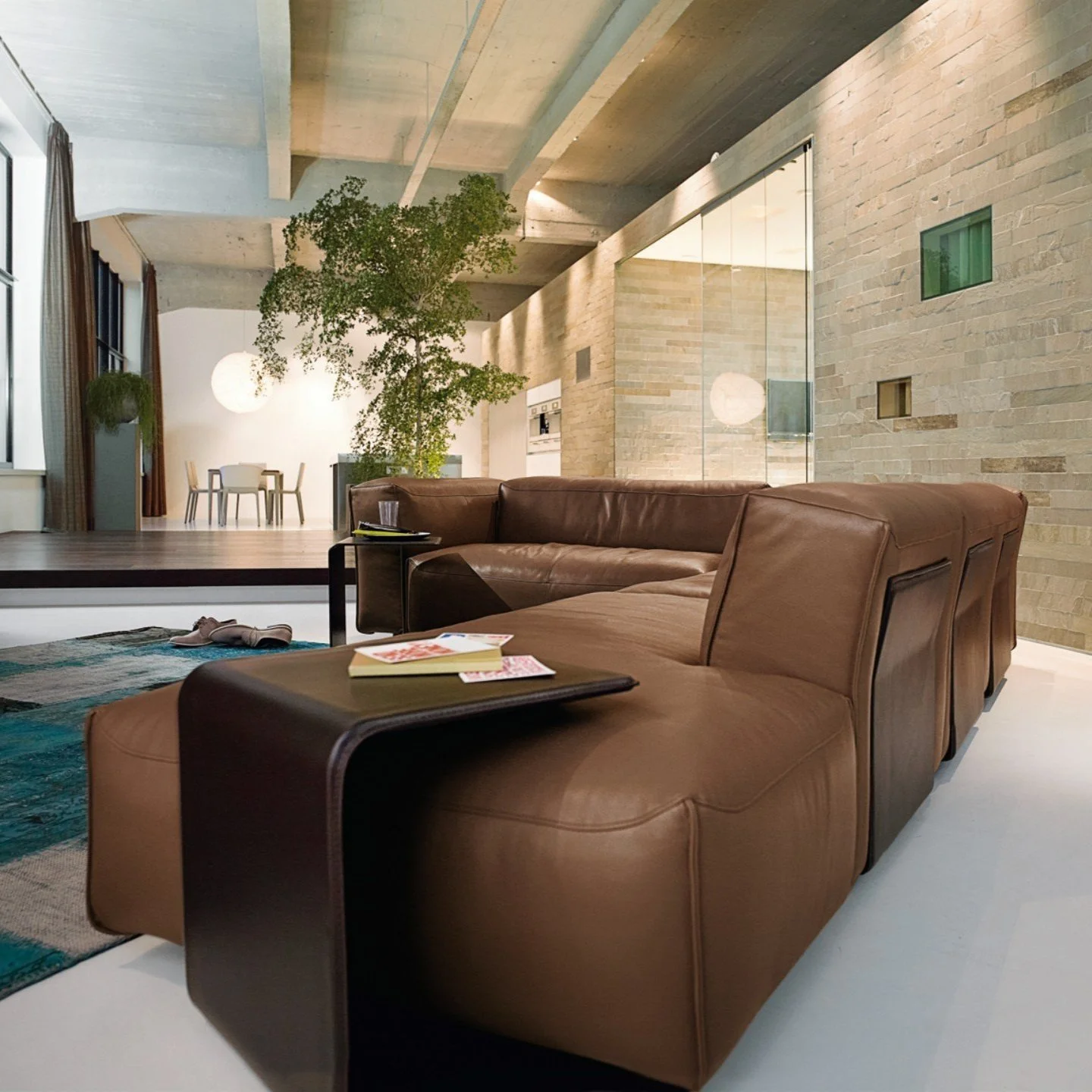 DIVINEDESIGNCENTER_MIO_SOFA_2.jpg