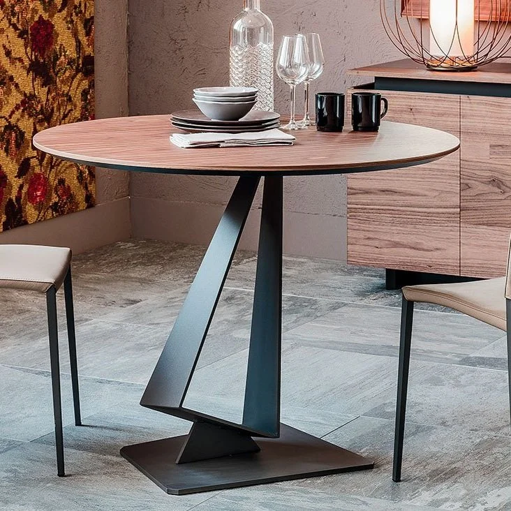 DIVINEDESIGNCENTER_ROGER_TABLE_3.jpg