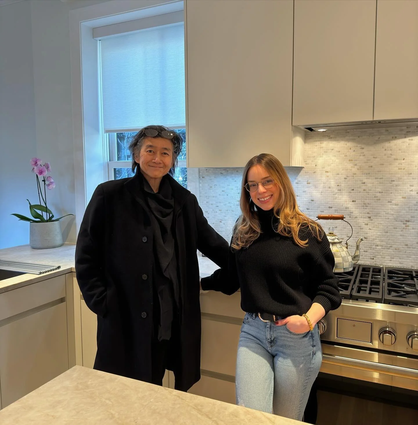 Behind the scenes with the mastermind 📸 @keitaro_yoshiokaphoto capturing the essence and sophistication of our latest interior design project ✨
Stay tuned and follow @divinedesigncenter for more pictures of this stunning home! 🤩

#interiordesign #m