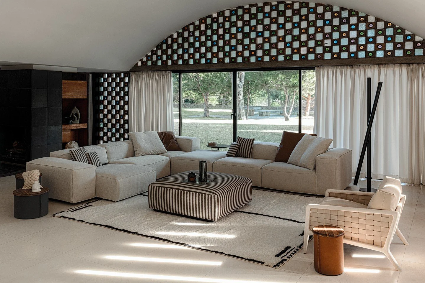 Modular, effortless, and quietly expressive by @cierre_1972 &mdash; Season adapts to the rhythm of each space. Defined by clean geometry, soft proportions, and a refined stitched detail, every configuration invites comfort without losing its architec