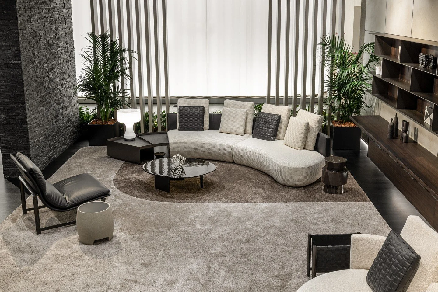 Following @gaya_divinedesigncenter&rsquo;s Divine Qs episode on living room comfort, we&rsquo;re highlighting two icons from @misuraemme_spa:
The Ros&egrave;: Organic, sculptural shapes that "soften the space" just as recommended.

The Cann