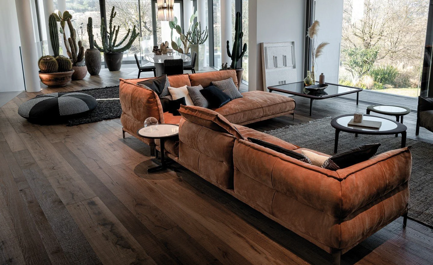 Modernity in every detail. The Up-down sofa by @cierre_1972, designed by Maurizio Manzoni, stands out with its signature raw-cut edges and a sleek, modular silhouette. Its detailed backrest design makes it a perfect centerpiece for open-concept livin