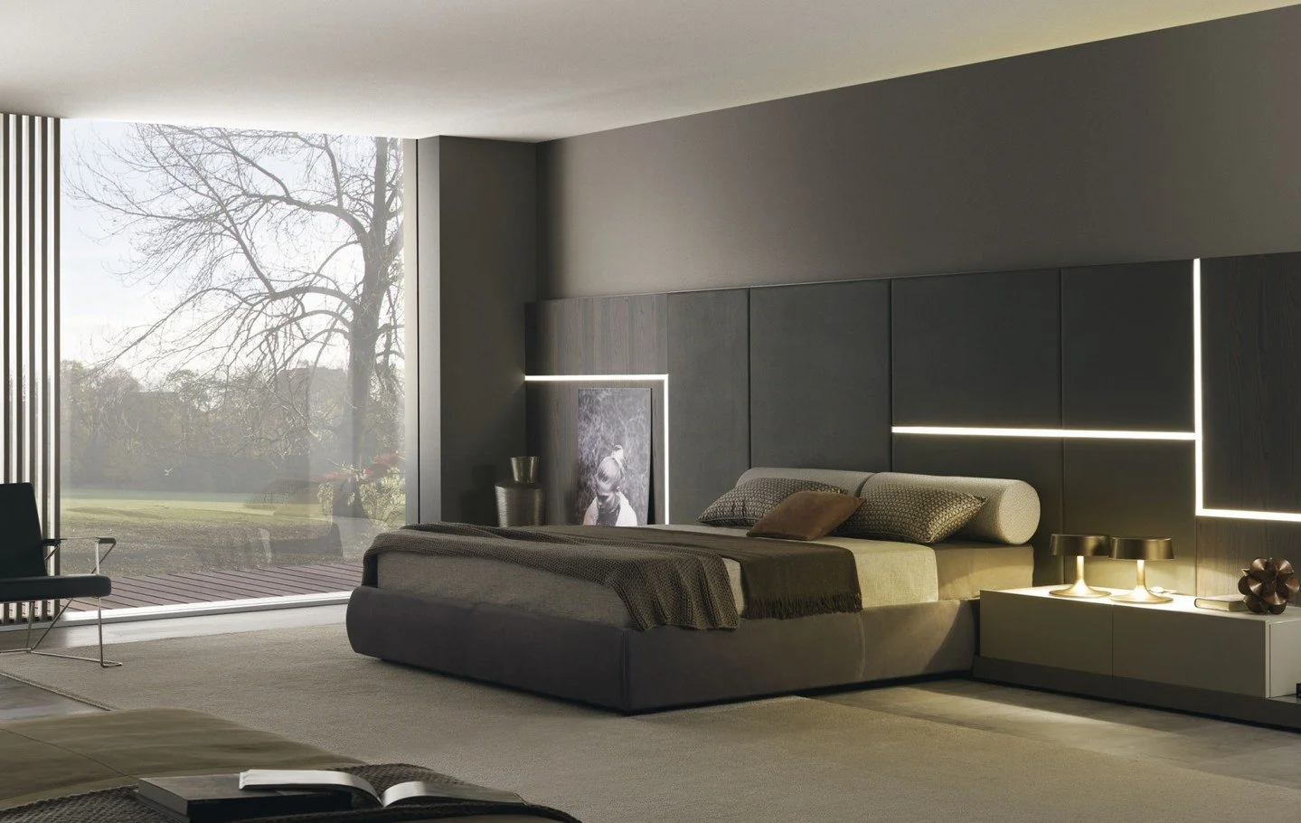 Transforming the bedroom into a sanctuary of architectural detail. The Ghiroletto bed by Mauro Lipparini is more than just a place to rest&mdash;it&rsquo;s a dialogue between wood paneling and soft textures.

True to the @misuraemme_spa philosophy, e