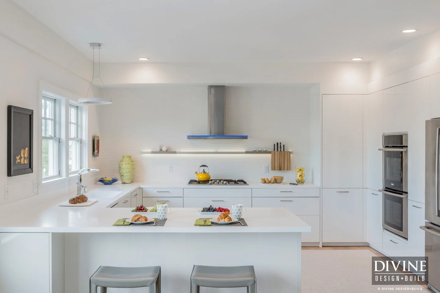 We transformed this Scituate home into a contemporary sanctuary using @leichtkuechen cabinetry and a crisp monotone color scheme. The result? A high-ceilinged masterpiece that feels like a breath of fresh Atlantic air.

Design is in the details&mdash