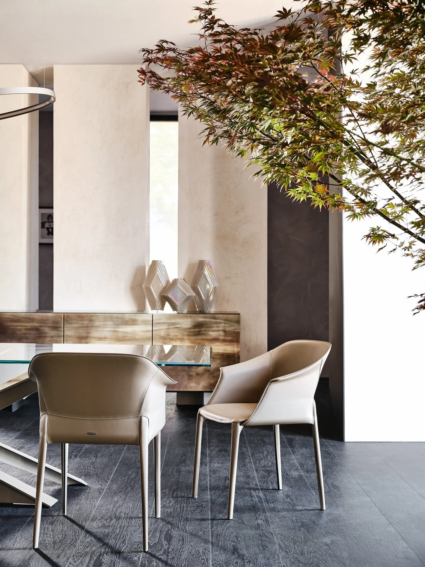 The power of craft. With deft hands and keen eyes, our artisans sculpt the exquisite leather of the Zuleika chair, crafting pieces of unparalleled beauty. Every detail and fold reflect the unwavering dedication to excellence of @cattelanitalia 

#cat