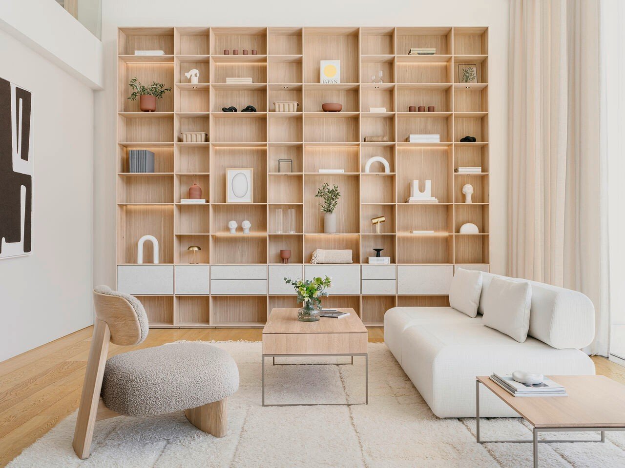 The filigno shelving system by @team7moebel is a premium solid-wood shelving solution distinguished by its exceptionally thin 12 mm material thickness and refined aesthetic. Its uniqueness lies in an innovative three-layer construction that showcases