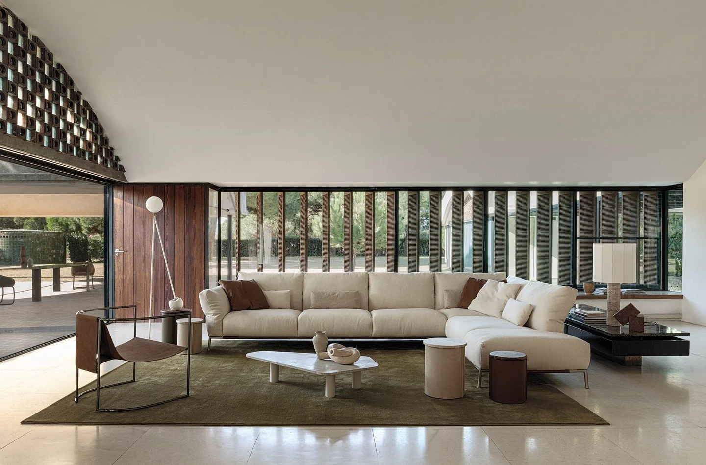 You know that feeling when you walk into a room and just&hellip; exhale?

That's Chapeau. @cierre_1972 built a sofa that doesn't try to impress you &mdash; it just fits. The space, the light, the moment.

Modular. Reclining. Available in finishes tha