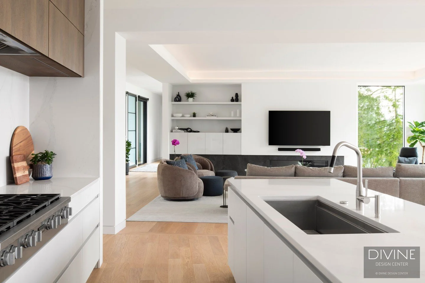 Summer is coming, and this North Shore waterfront retreat is ready. 🌿

Clean lines, lush views, and every detail designed to blur the line between inside and out. Our North Shore whole-home project features @leichtkuechen custom cabinetry throughout