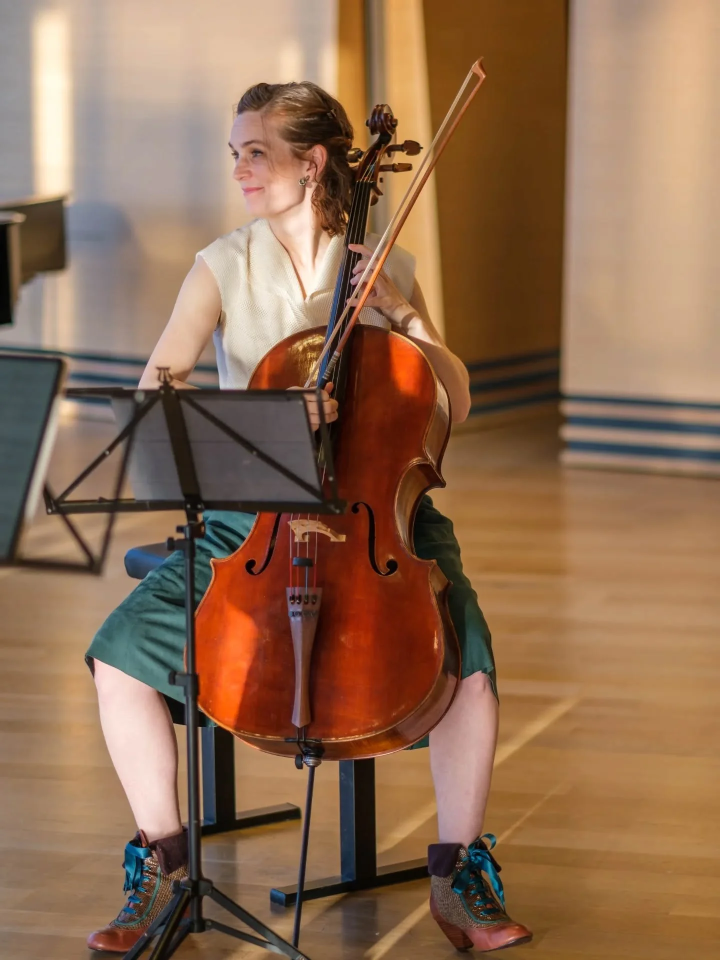 Please help us express our appreciation and love for Del Sol's dear cellist @redendpin on her BIRTHDAY!!!! ❤️❤️❤️

We love you Kathryn, have a happy happy birthday (on an 8 hour train ride in China with us)! 🚆🎂

pc credit: @cbyeh90 @rjmuna

#birthd