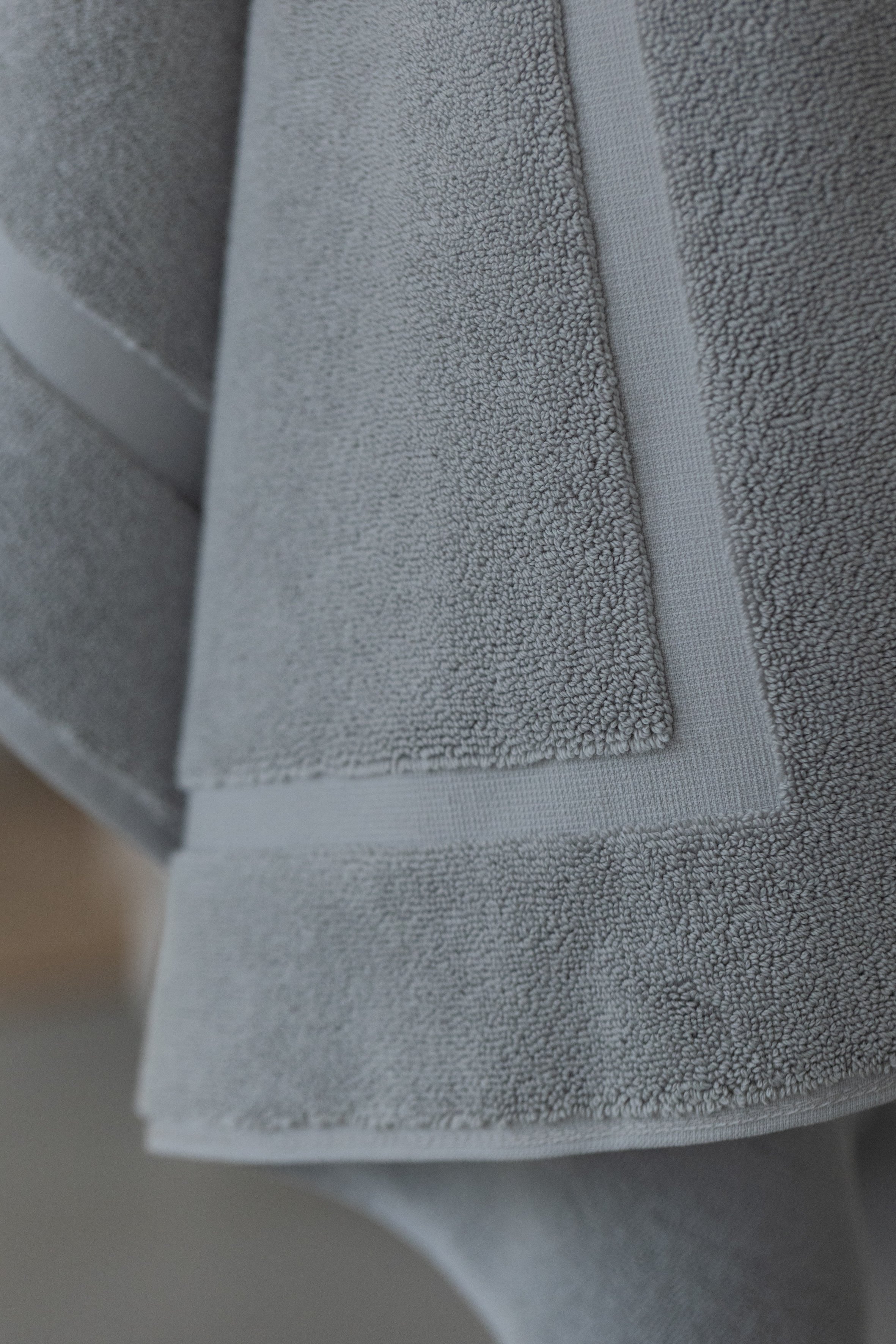 eureka light grey bathmat kimisoo (2).JPG