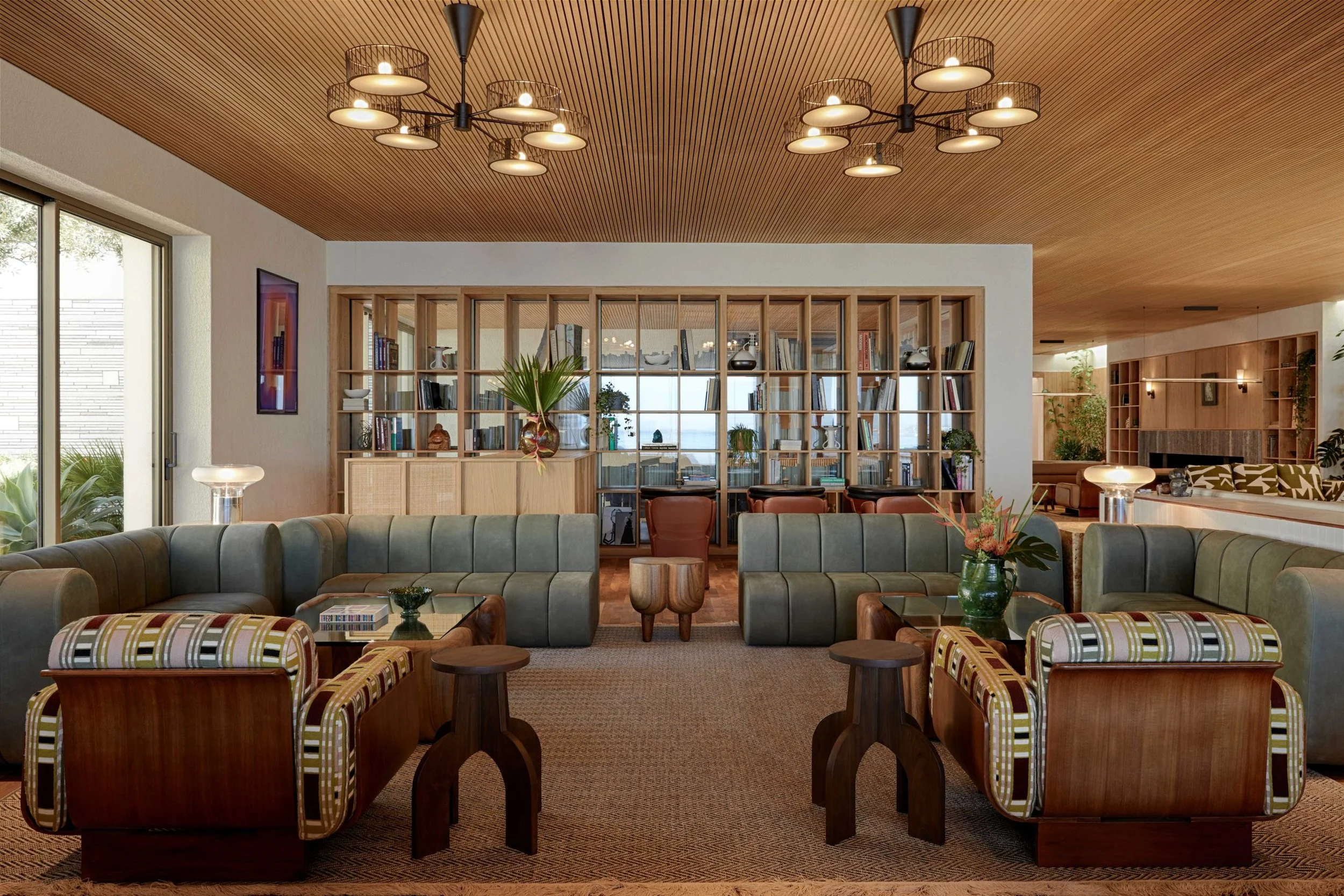 Bungalow-7_restaurant-scaled.jpg