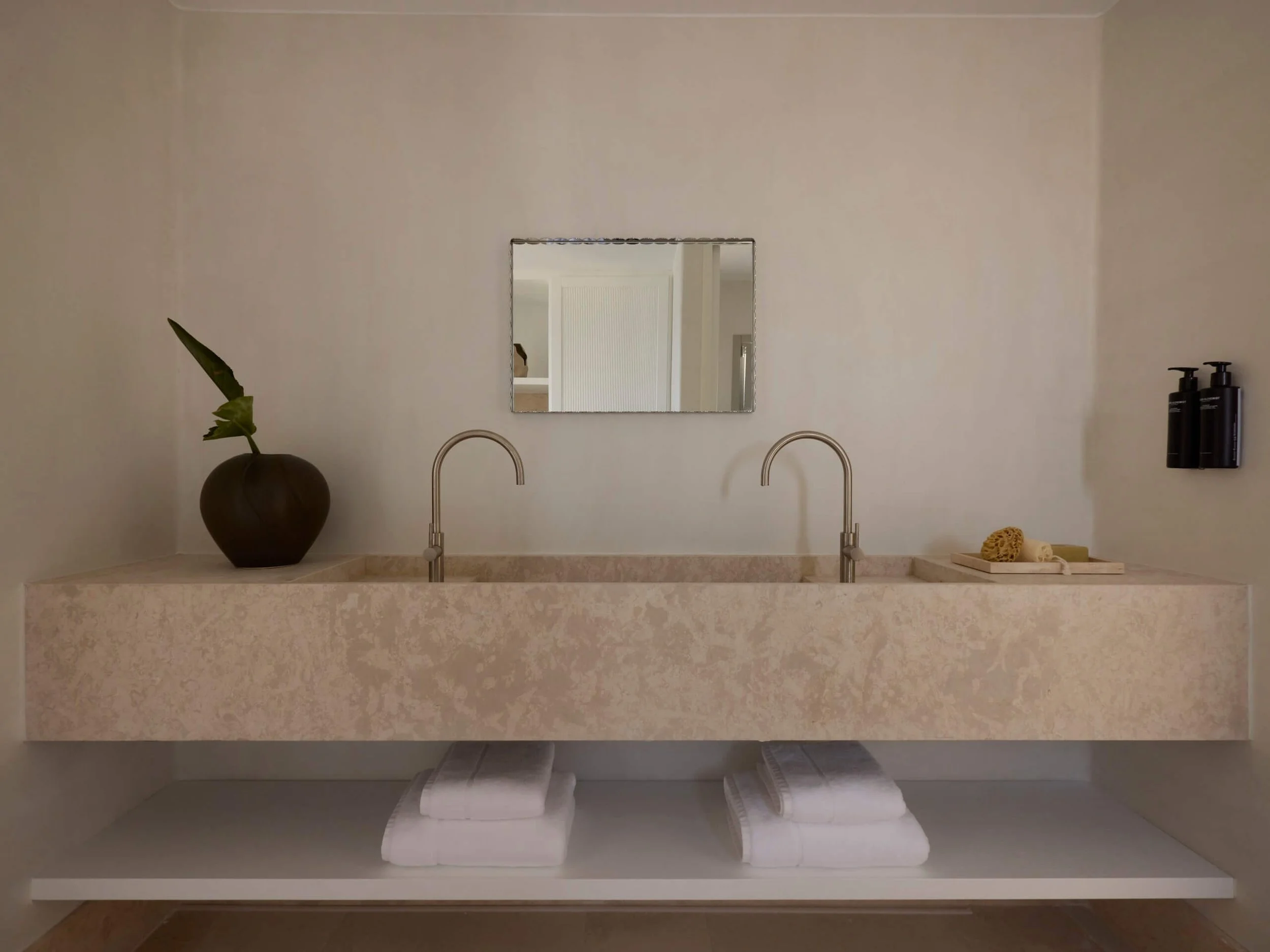 akria_seaside_suites_paros_gallery_2.jpg