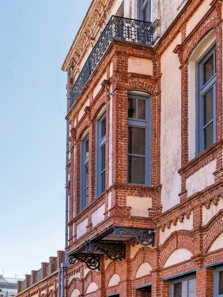 In the quiet streets of Xanthi&rsquo;s Old Town, the house where Manos Hatzidakis was born still breathes music. A neoclassical mansion shaped by a cosmopolitan era, it holds the first echoes of a composer who would redefine Greek sound &mdash; betwe