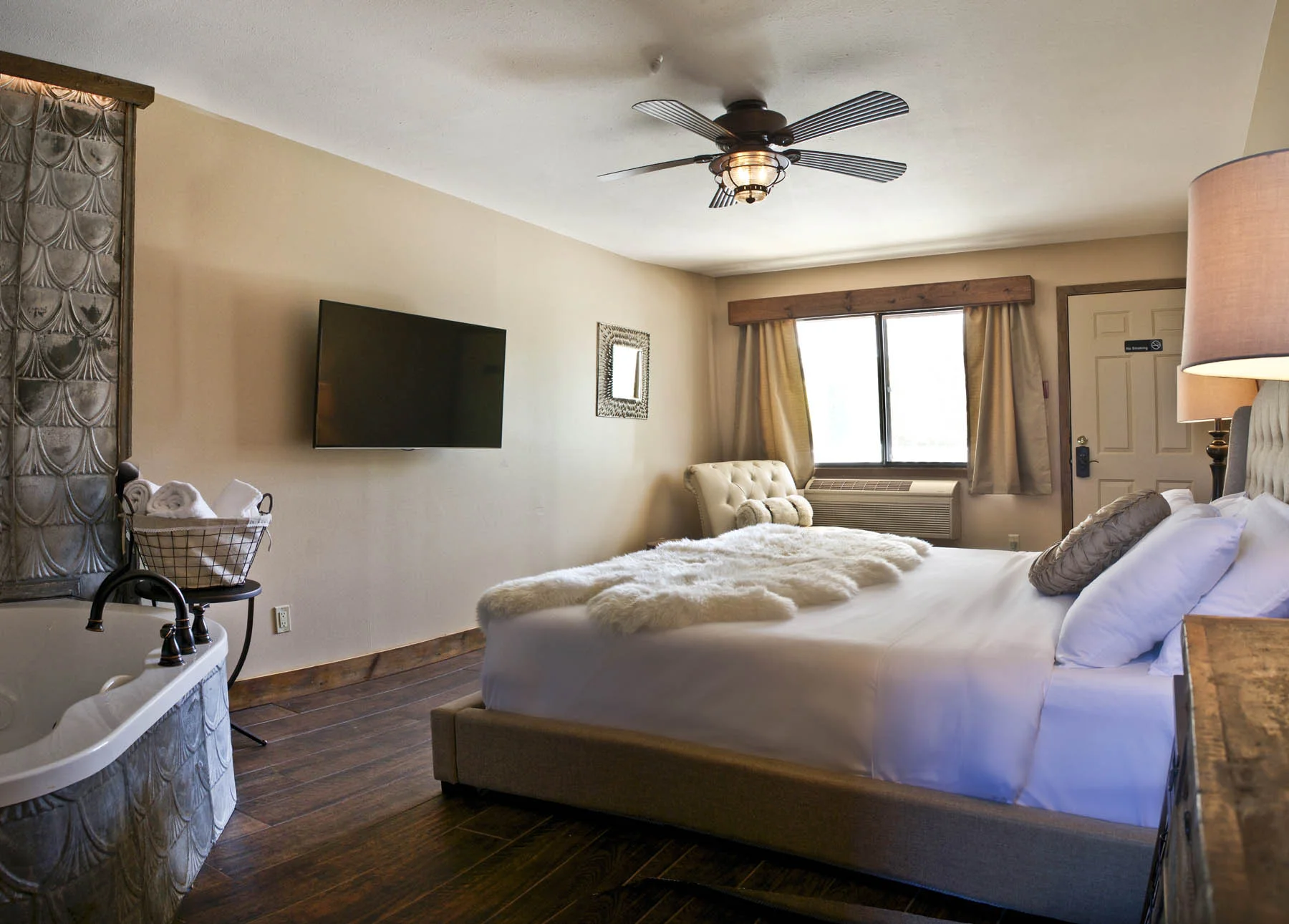 Carriage House Rooms