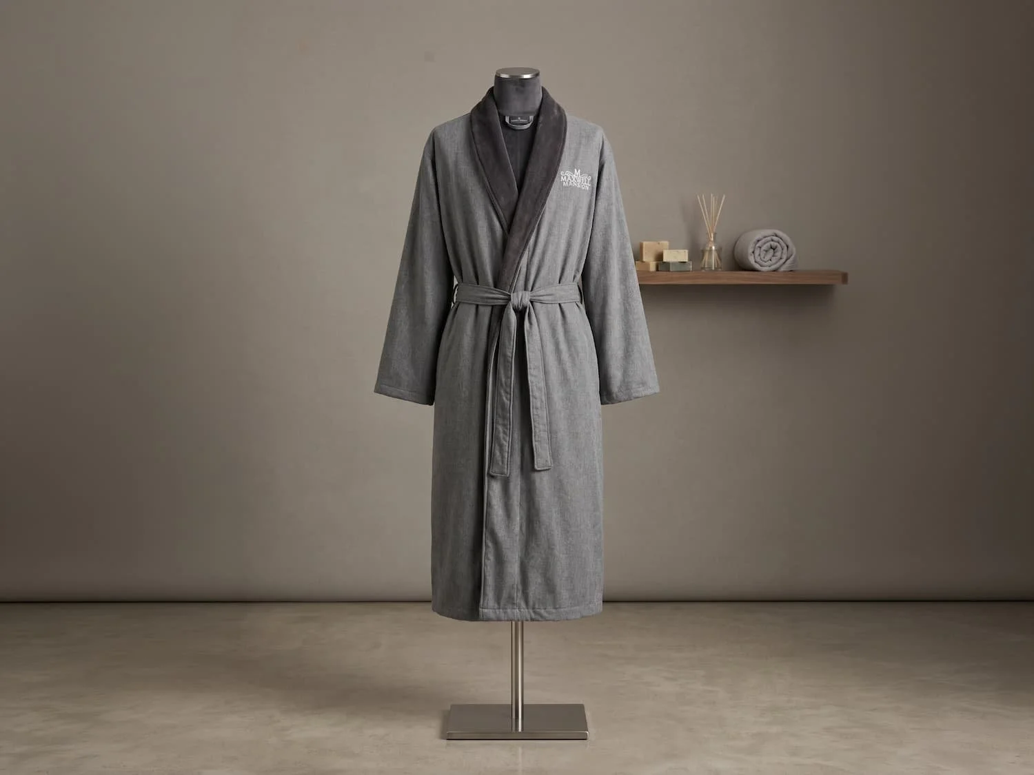 Maxwell Robe 1 - 1500w - Web.jpg