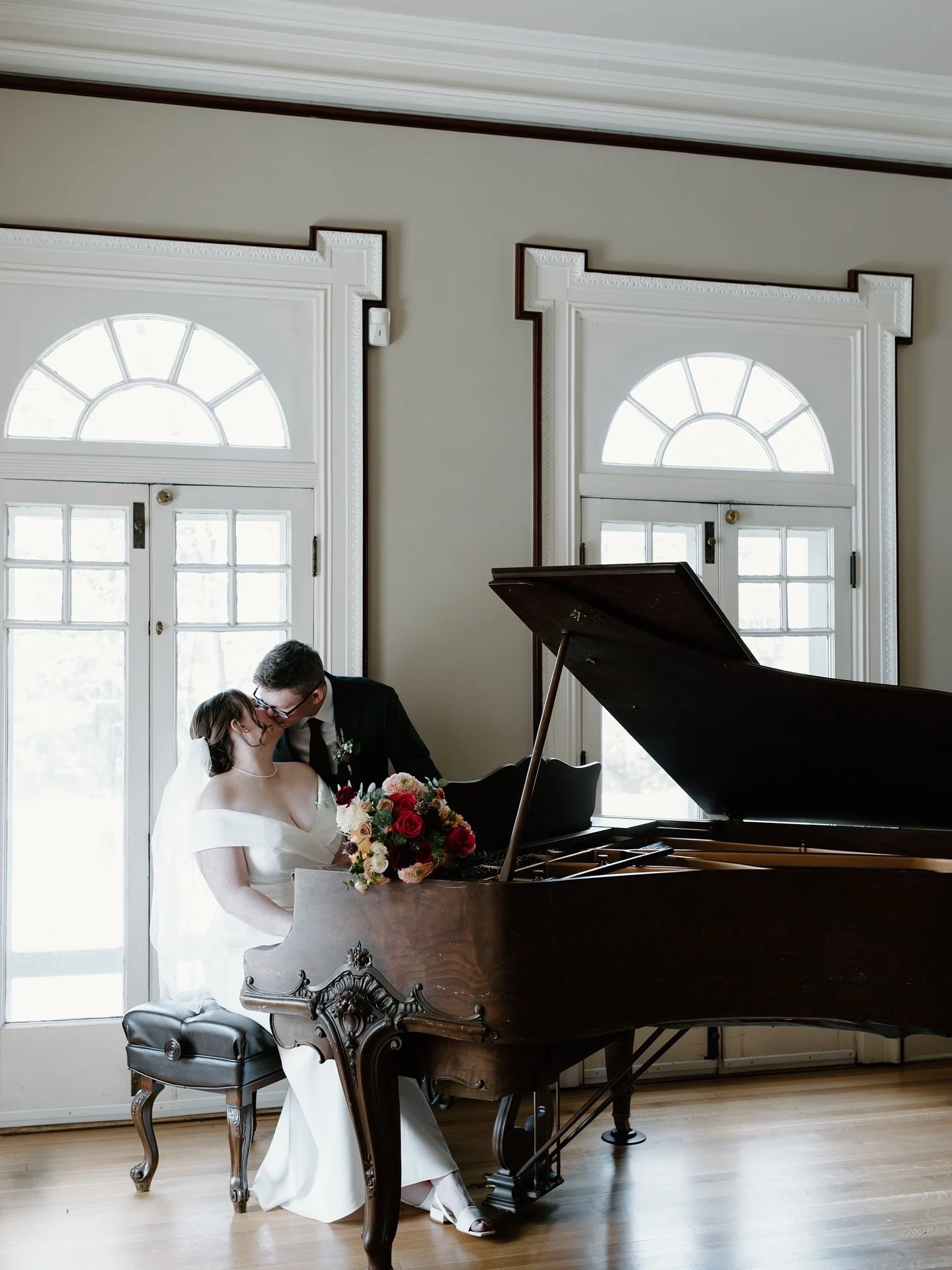 Did you know you can still have an intimate elopement at a venue if you choose to? That&rsquo;s exactly what Maya &amp; Connor did! They knew they wanted a timeless feel on their wedding day, so they decided to tie the knot with their closest family 