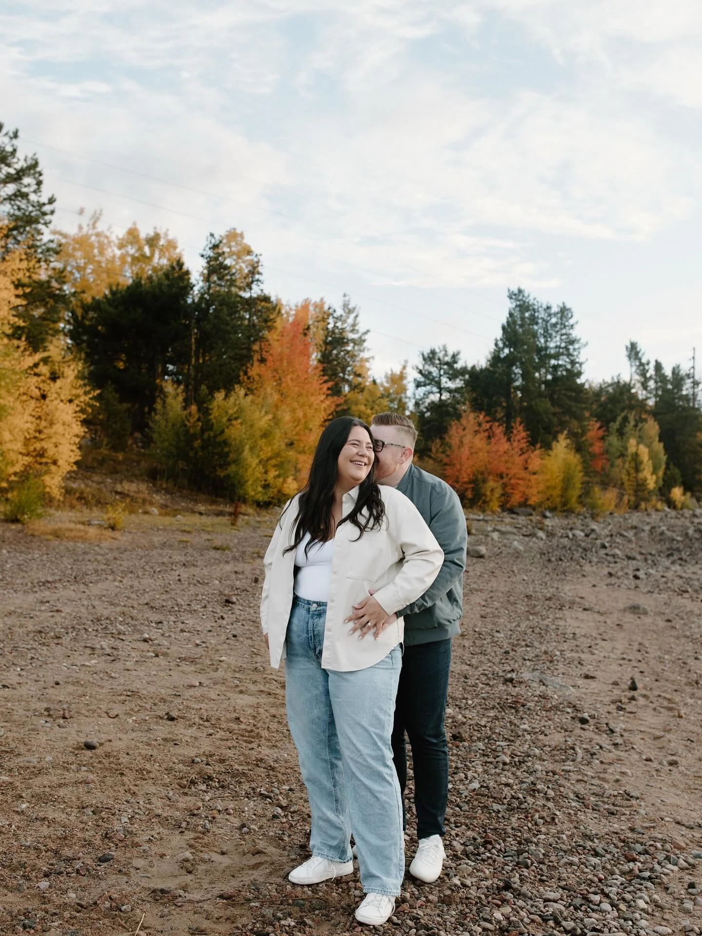 I couldn&rsquo;t wait any longer to share these sneaks from Riley &amp; Ian&rsquo;s sunrise fall engagement session - it was the perfect way to celebrate their 12 year dating anniversary 🥹

I&rsquo;ve honestly been loving sunrise sessions this year,