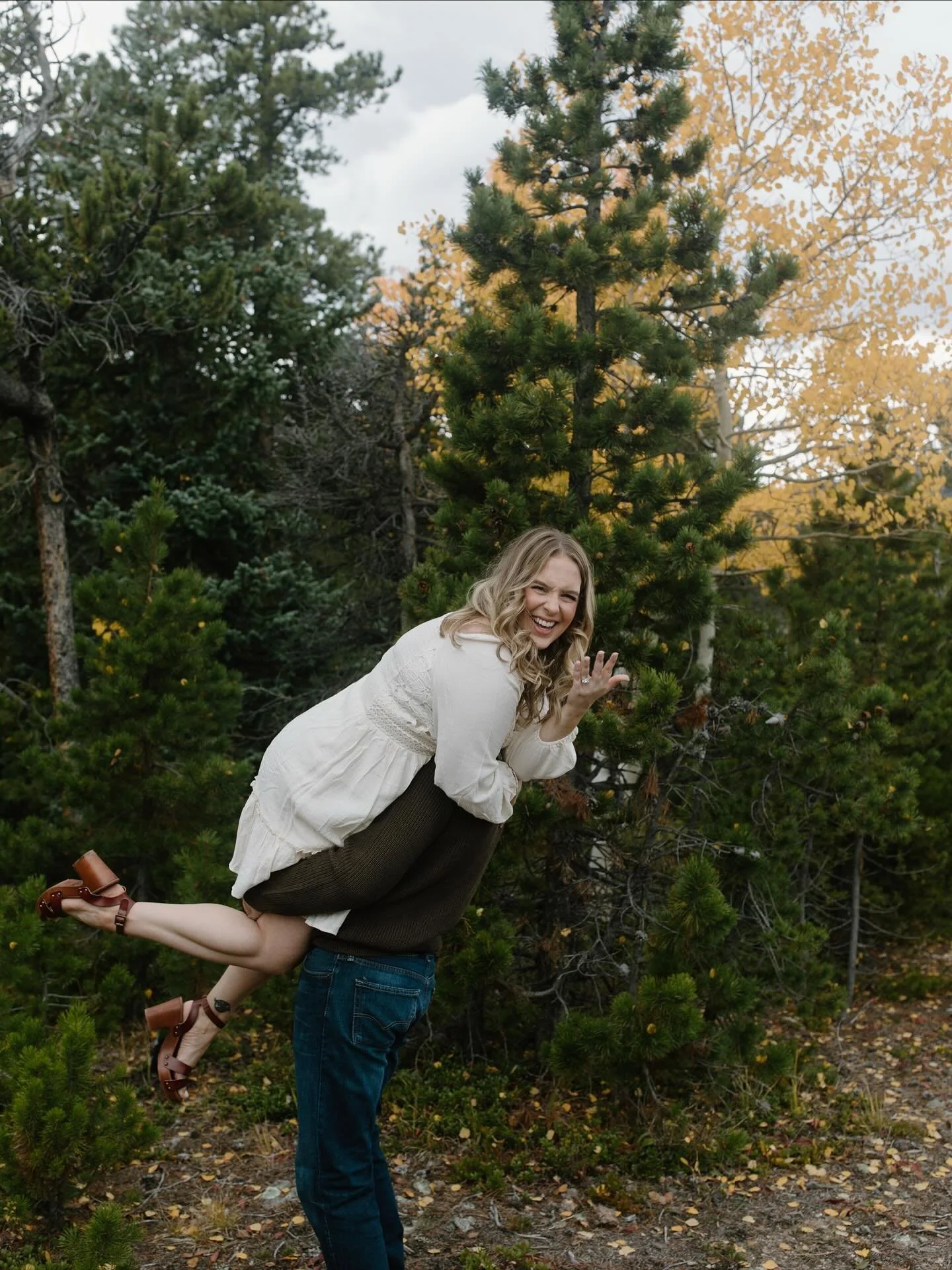 Number one item on your wish list, a best friend who you think is hot 🔥

.
.
.
#engaged #justengaged #newlyengaged #engagements #engagementsession #engagementphotographer #couplesphotographer #engagementphotos #coloradoweddingphotographer #coloradop