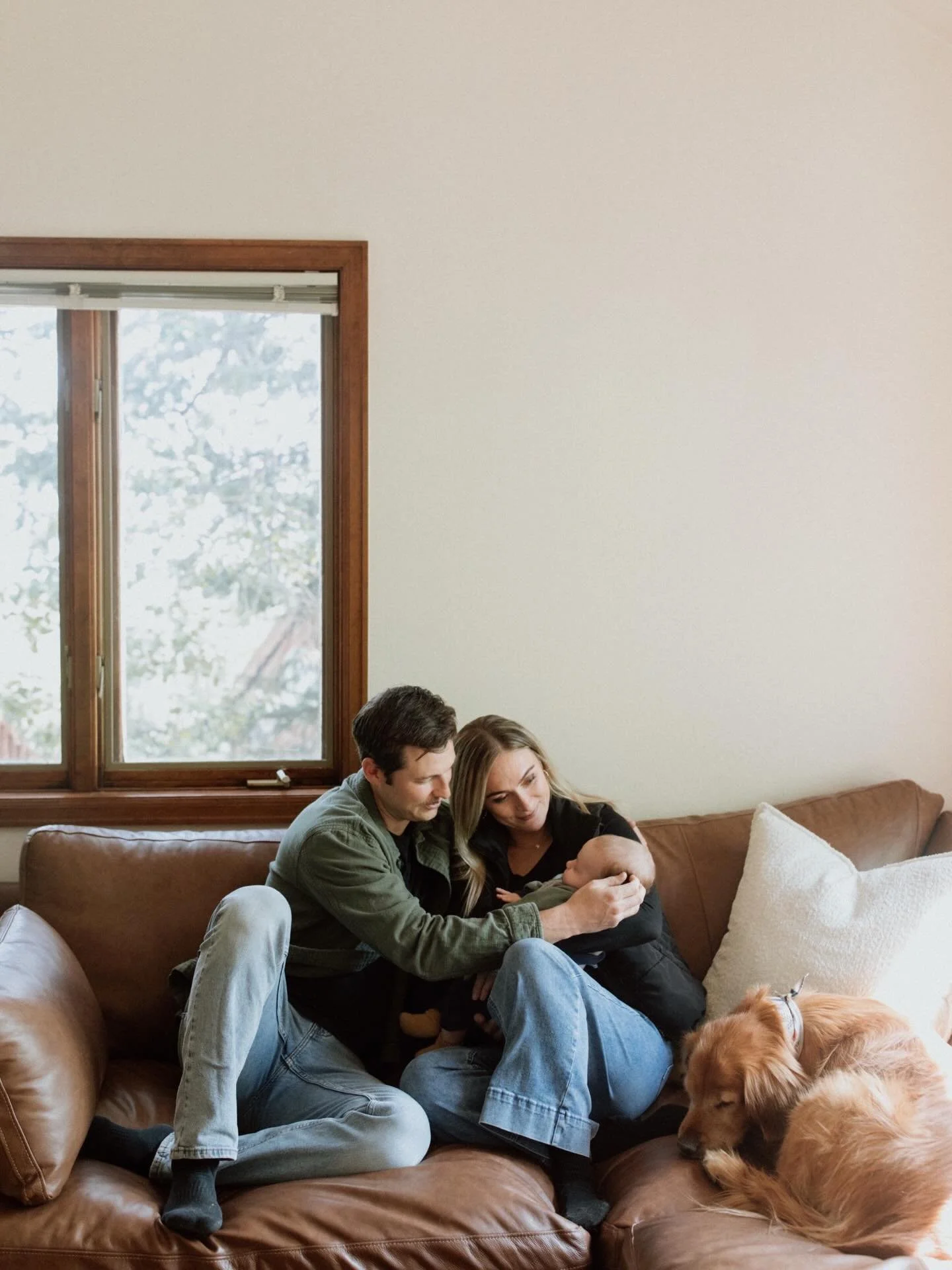 Quiet moments spent as a family of 3

.
.
.
#lifestylephotographer #familyphotographer #familyphotos #inhomesession #family