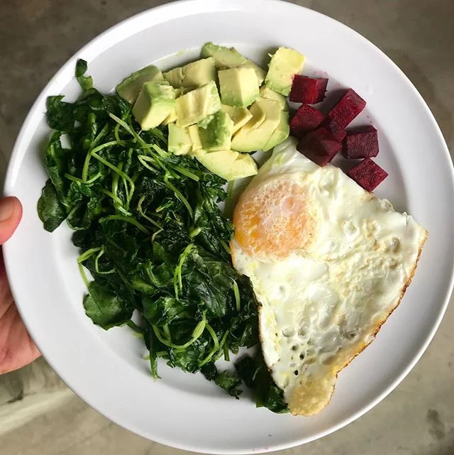 breakfast from a few days ago: microwaved @organicgirl protein greens🥬, egg🍳, avocado (+lime)🥑🍋, beets! I put the other half of the avocado into a veggie filled smoothie🥤 this morning&rsquo;s breakfast was a package of greens + rotisseries chick