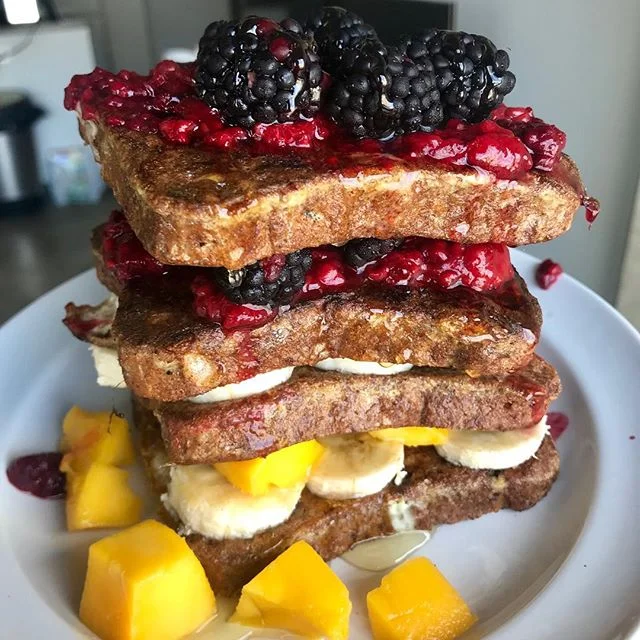 more french toast!! I&rsquo;m obsessed - can you tell? I&rsquo;m realizing I bought a full load of groceries that all needs to be eaten in the next 3 days so it&rsquo;s time to get creative with meals... had French toast with broccoli this AM &amp; h