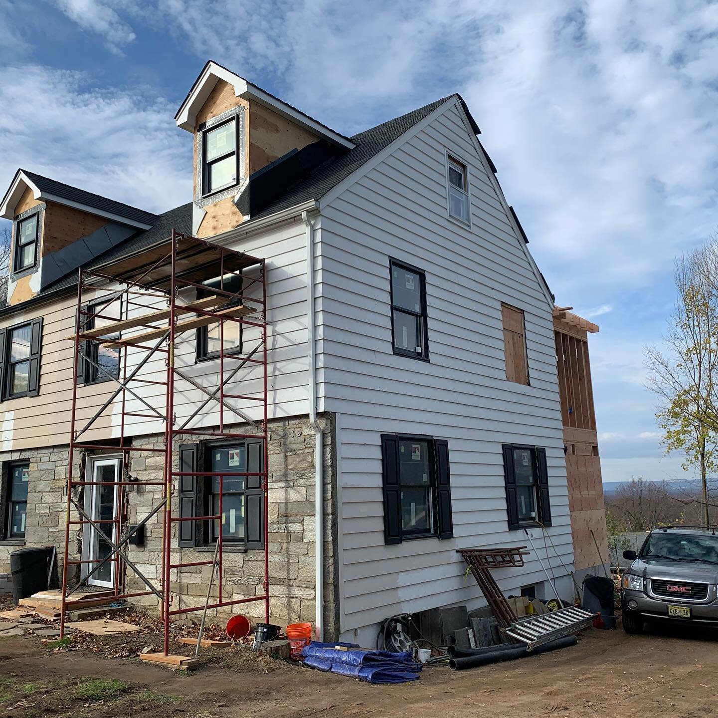 More progress pics.  Paint color samples are up, rear addition is framed, upper balcony almost done. View is incredible! #jacarchitect #balcony #dormers