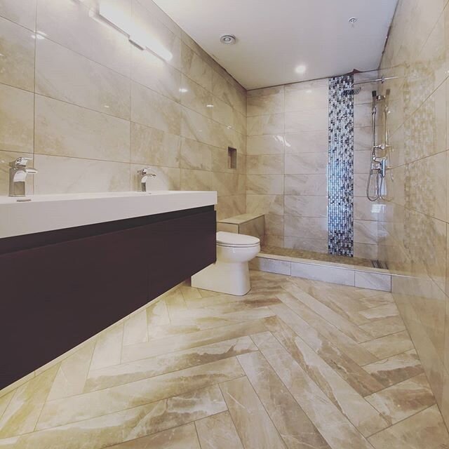 Loving this reno job 😍
.
.
.
.
@schlutersystemsna 
@elegantflooring
#design #remodel #ensuite #bath #gorgeous #tile #elegant #classic #gerneralcontracting