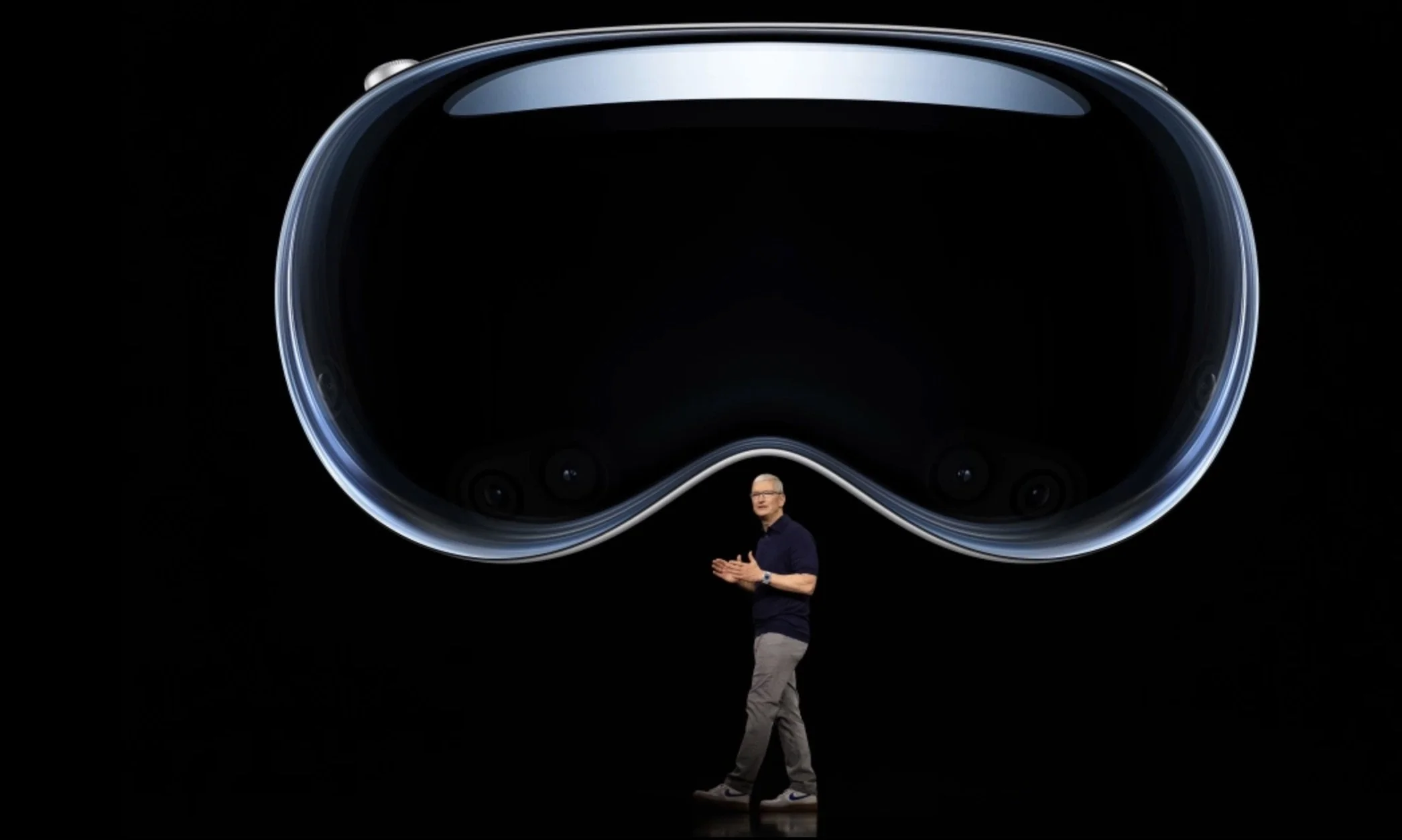 APPLE_VISION_PRO_TIM_COOK.jpeg