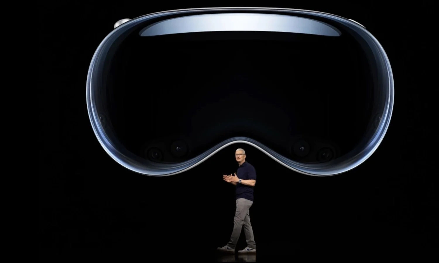 APPLE_VISION_PRO_TIM_COOK.jpeg