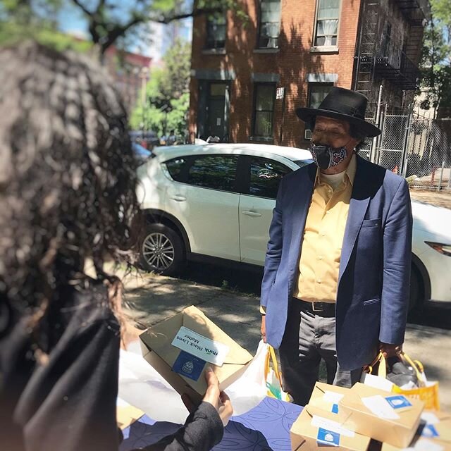 We saw this graceful man walk in front of our halal meal distribution booth and we couldn't help but notice his unique face mask and offer him a meal.
-
&ldquo;Would you like a meal, sir? Chicken and mashed potatoes!&quot;
-
&quot;Chicken and mashed 