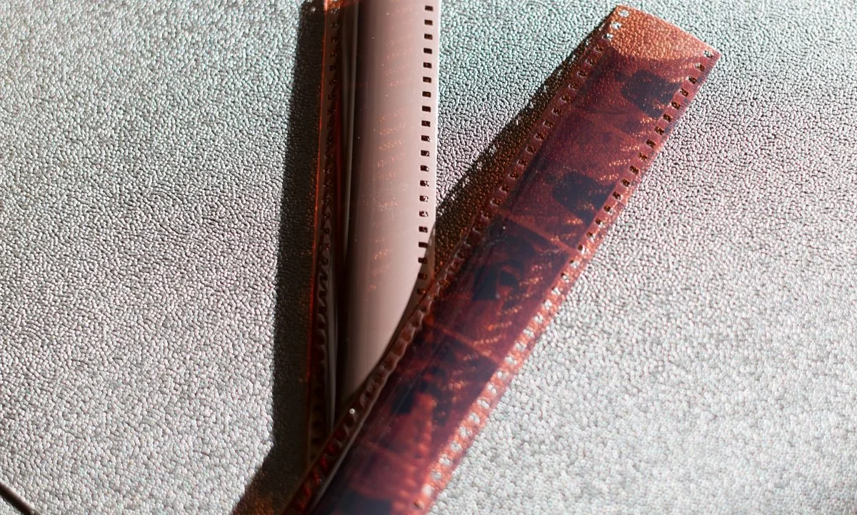 Under-blixed negative on the left. Correctly blixed negative on the right.