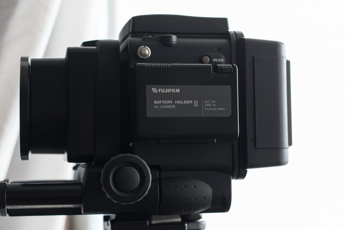 GX680IIIS external battery compartment that takes six AA batteries