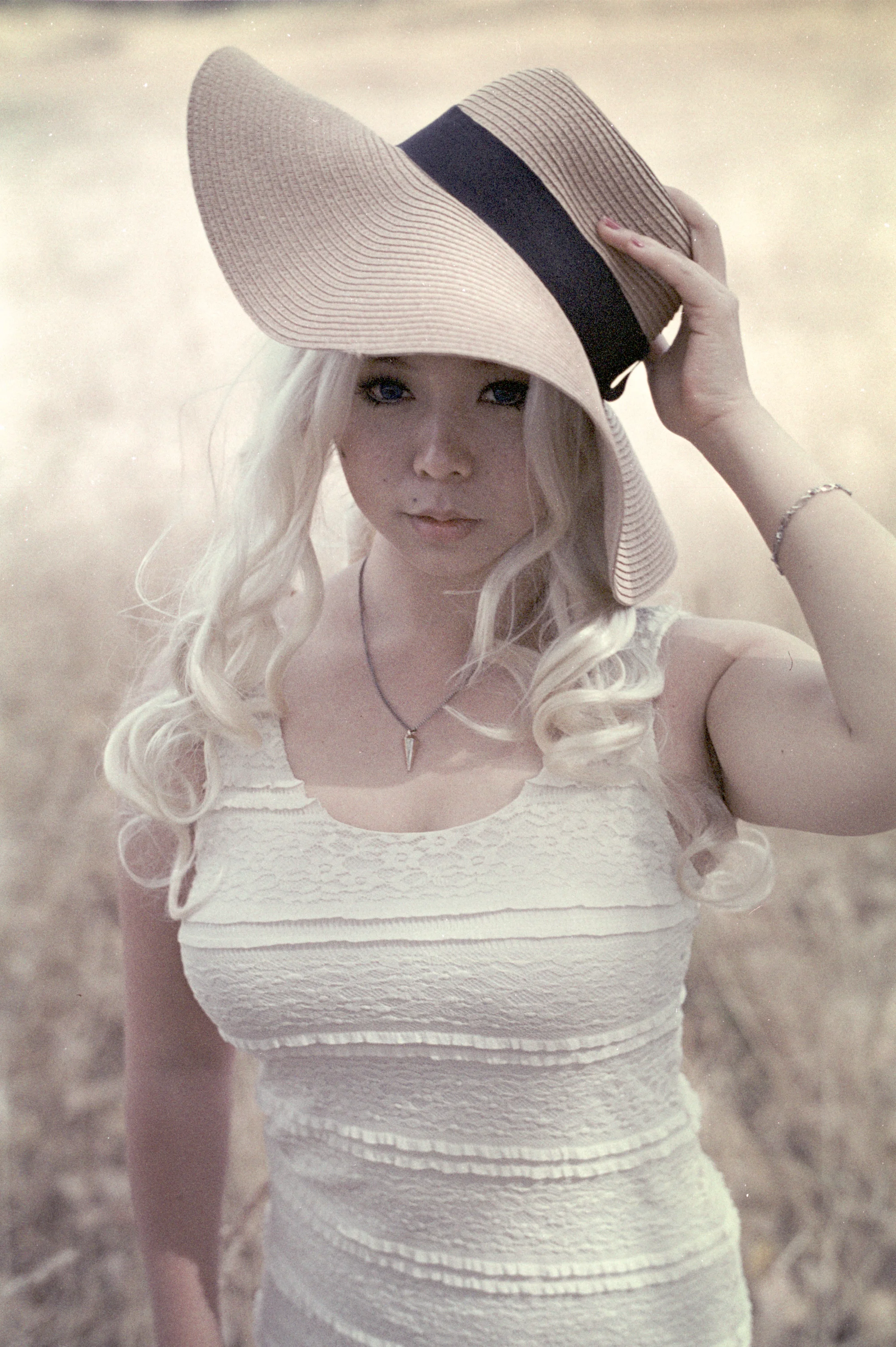 Leica M6 TTL, Summilux 50mm ASPH lens, Fuji Reala 500D film @ ISO 500, C41+1.R500D developed