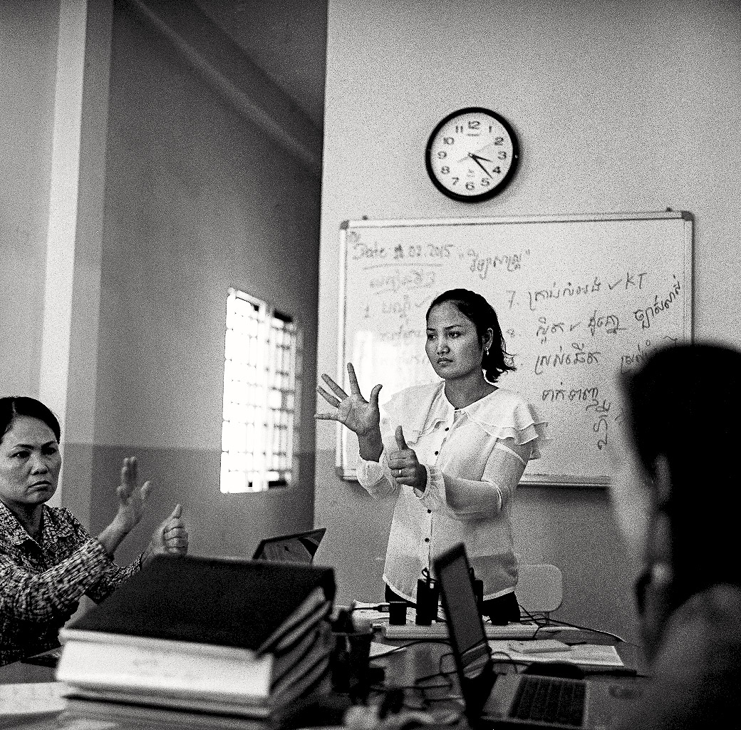 Korn Maly is hearing and has worked as an interpreter for seven years. She started working on the research for Cambodian Sign Language in 2014 as the coordinator for the CSL committee. She now serves as the interpreting project manager.
