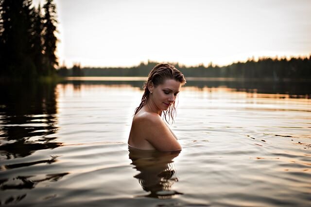 Boudoir session season is upon us .. have you had a boudoir session done before ?? What was it like ? or what is holding you back ? Drop me a comment below .. I want to know !!! ⁠
.⁠
.⁠
.⁠
.⁠
.⁠
#boudoirsession #outdoorboudoir #summersession #swimses