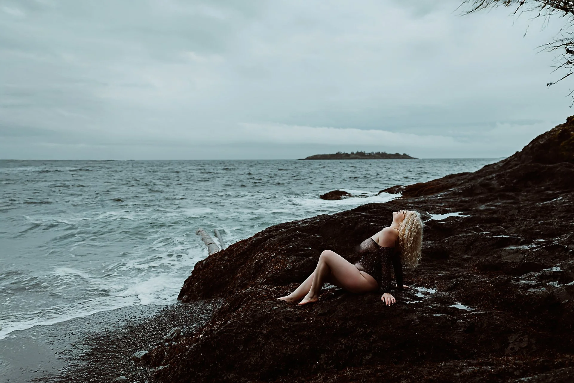 Embrace the mermaid vibes or claim that ocean goddess energy. 
Your next opportunity to join us at the beach is June 6th.
Our black pebble beach mini sessions will be an evening to remember. 

I will coach you through posing, movement and expression.