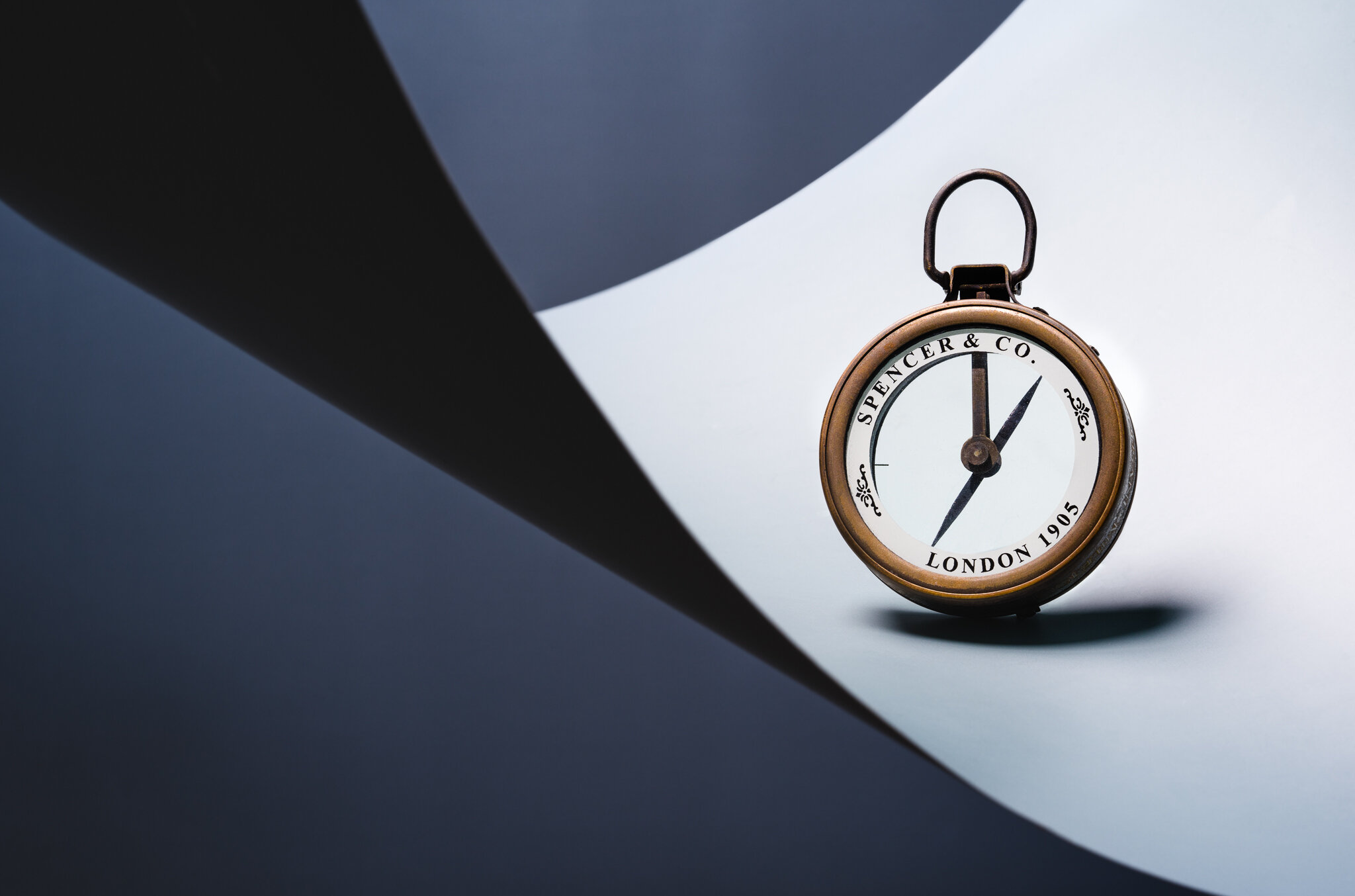 Still life photography of an antique compass by Vietnam product photographer Lee Starnes