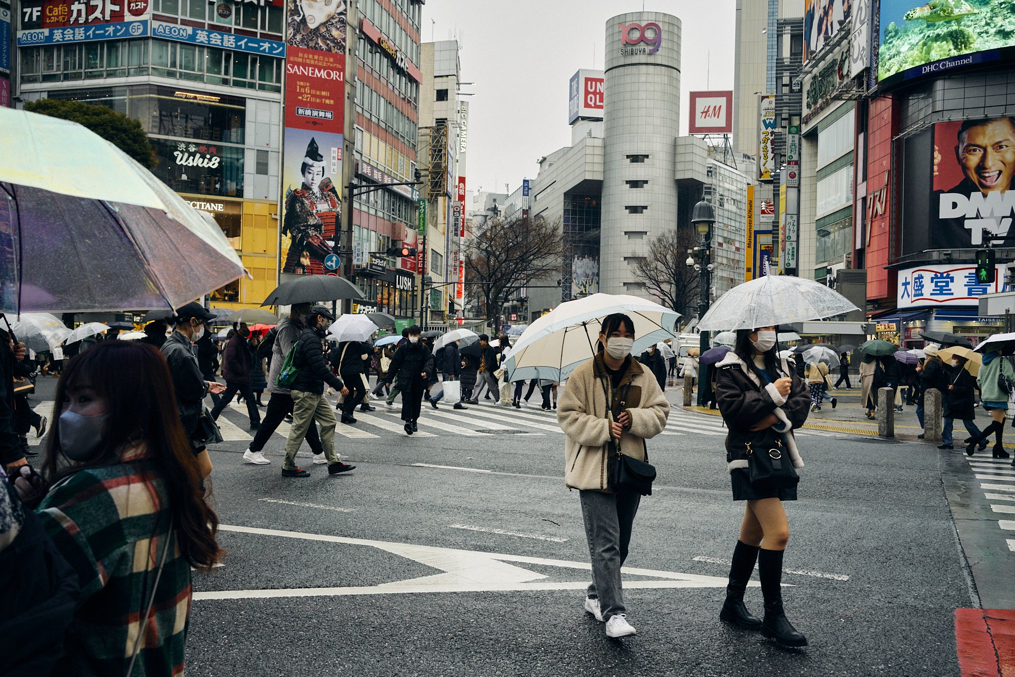 Pedestrians at Shibuya Crossing, Tokyo. Photo by Lee Starnes, Ho Chi Minh City-based photographer.