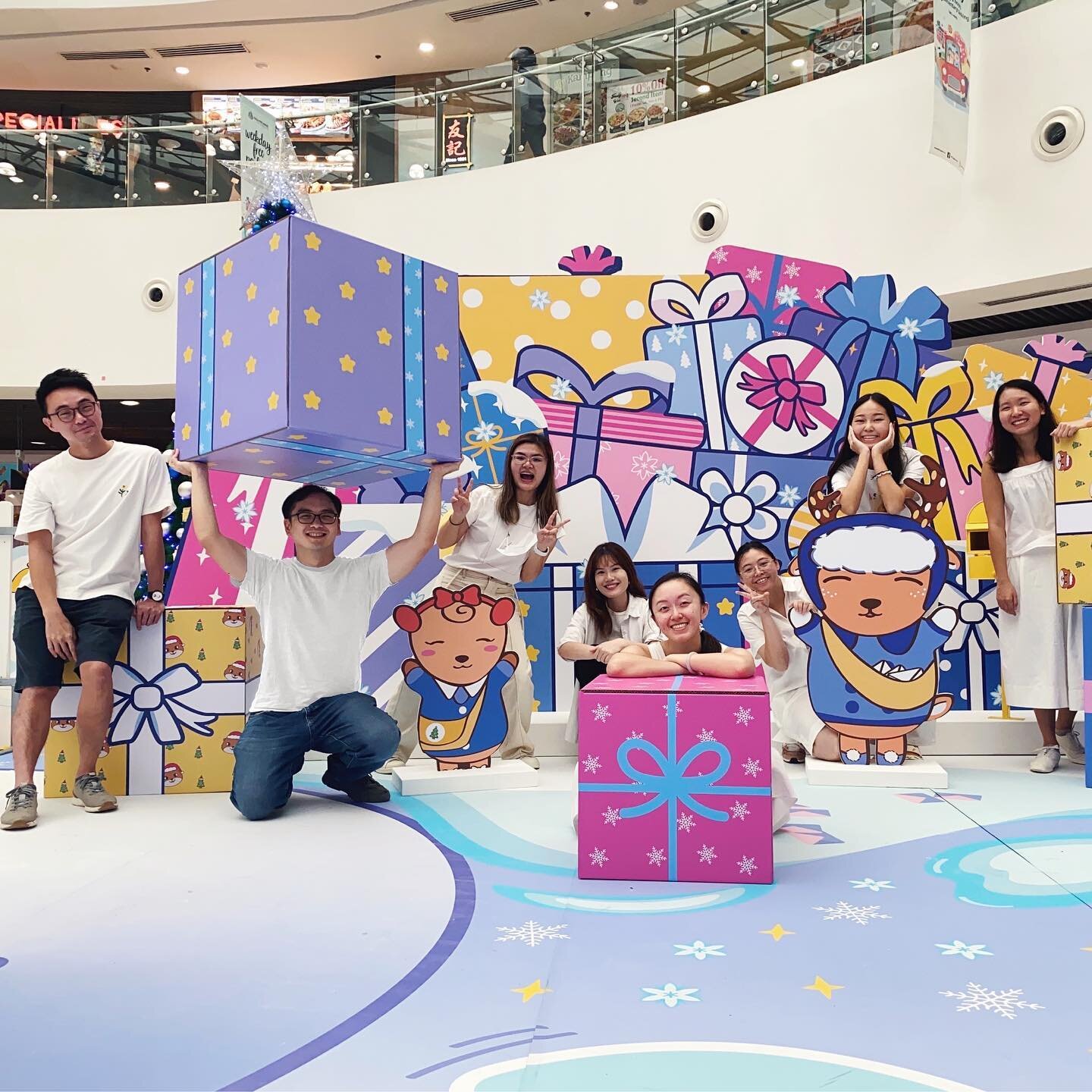 MERRY CHRISTMAS! 🎄❄️✨
We are so excited to be able to bring #otahandfriends to Kallang Wave Mall to spread festive cheer this Christmas. It is a Winter Lodge where we imagine a snowy playground filled with fun Christmas photo opportunities and activ