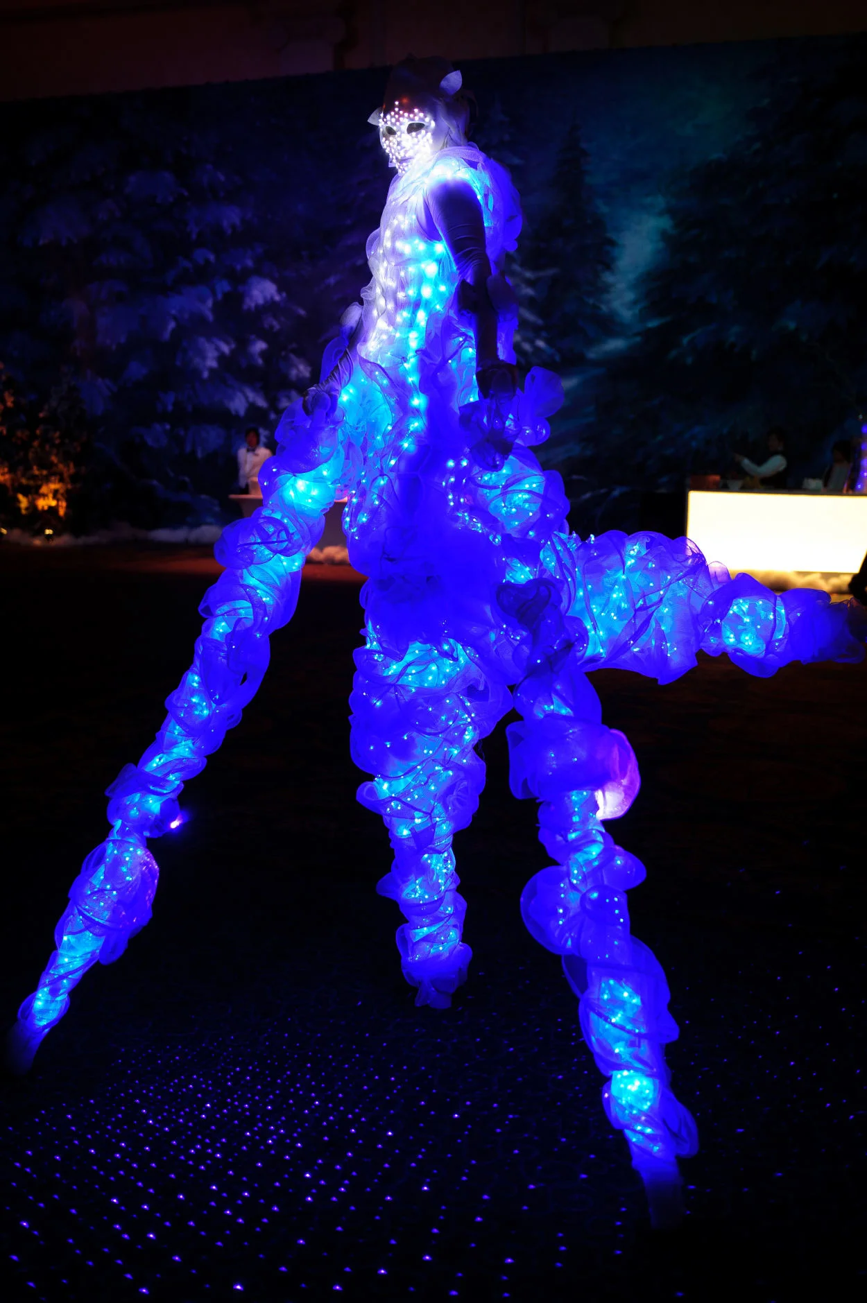 light_being_on_stilts_futuristic.75413.jpg