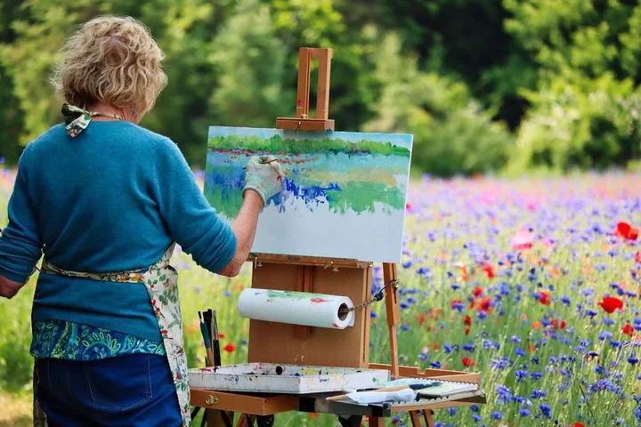Looking for something to do this afternoon? 🎨 
Join us for Julie Kasniunas at The Village Gallery at  at 2:00 pm. Julie&rsquo;s work captures the beauty of the Indiana Dunes, with landscapes inspired by the natural world around her. She&rsquo;ll als