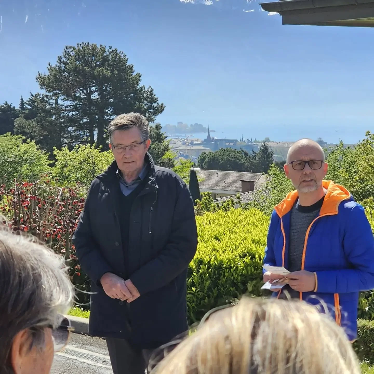 Gaston Barman, pr&eacute;sident de Corsalum, et &Eacute;ric Dafflon, vice-pr&eacute;sident d'Alpart, pr&eacute;sentent les coulisses de la plaque design&eacute;e par Jean-Philippe Guinchard.