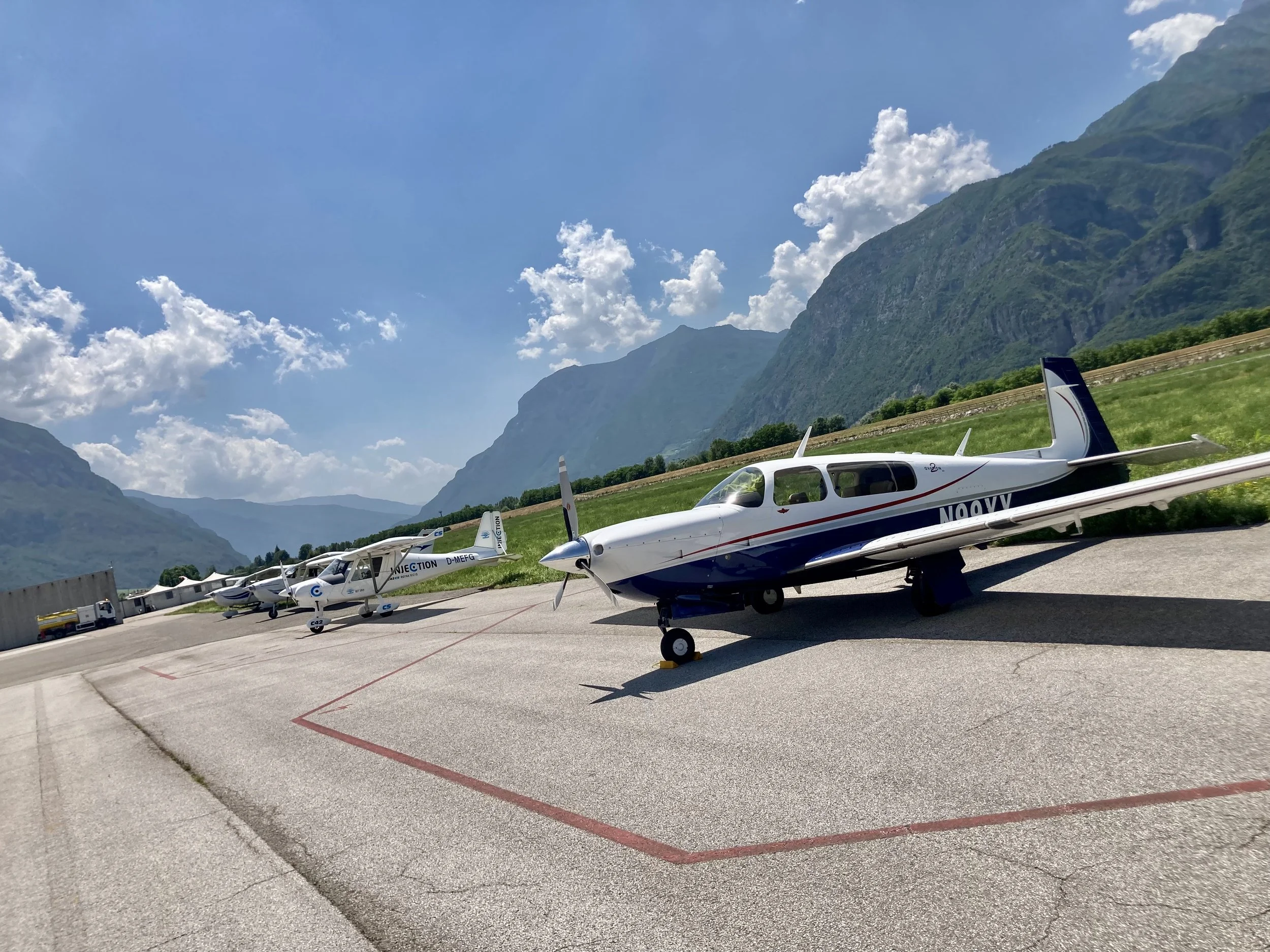 Flugplatz Trento Mooney flugzeug