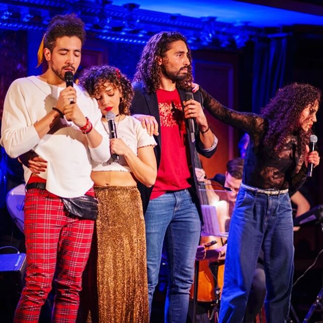 ah yes here is my family, being family like, and also singing together. as you can see, i spent much of the concert educating my siblings @trensaun @alannasaun and @clairesaundy about.......well it&rsquo;s not clear what. photos by @dekkergrafiks cos