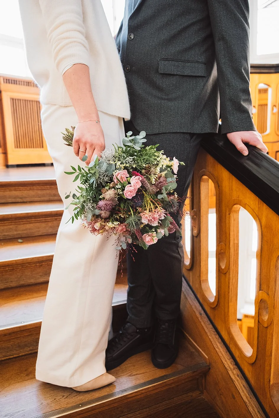 wilder Brautstrauß mit Wildblumen locker modern