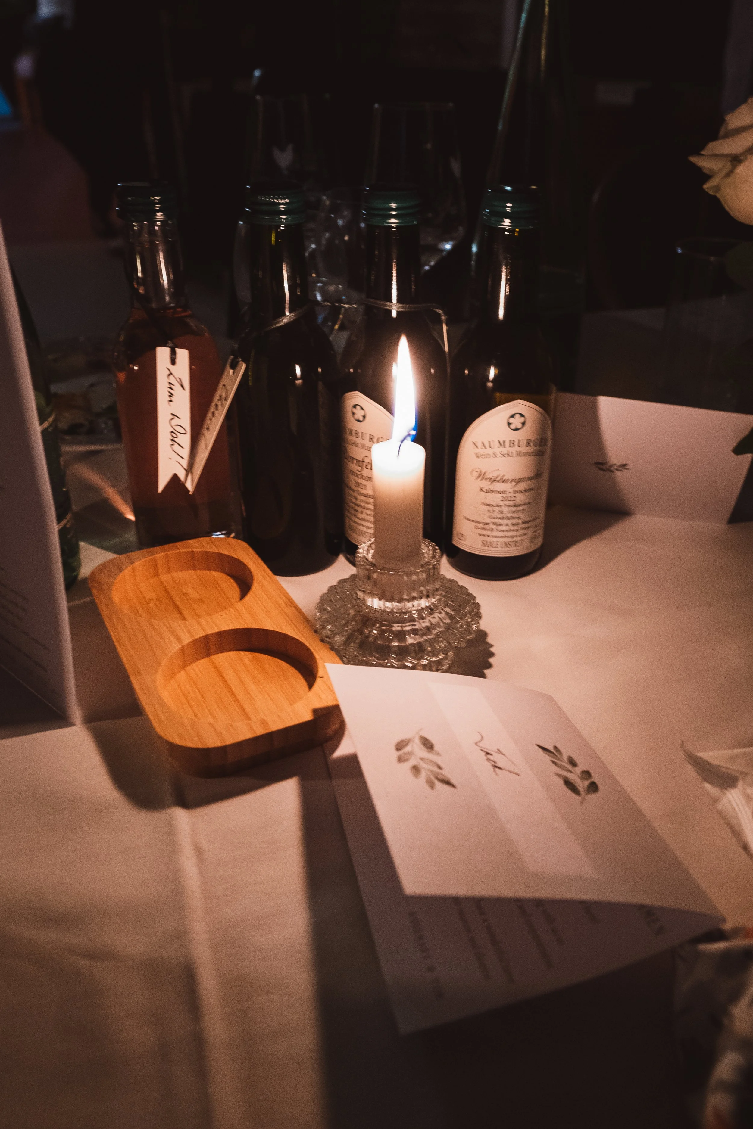 Tisch mit Kerzenlicht