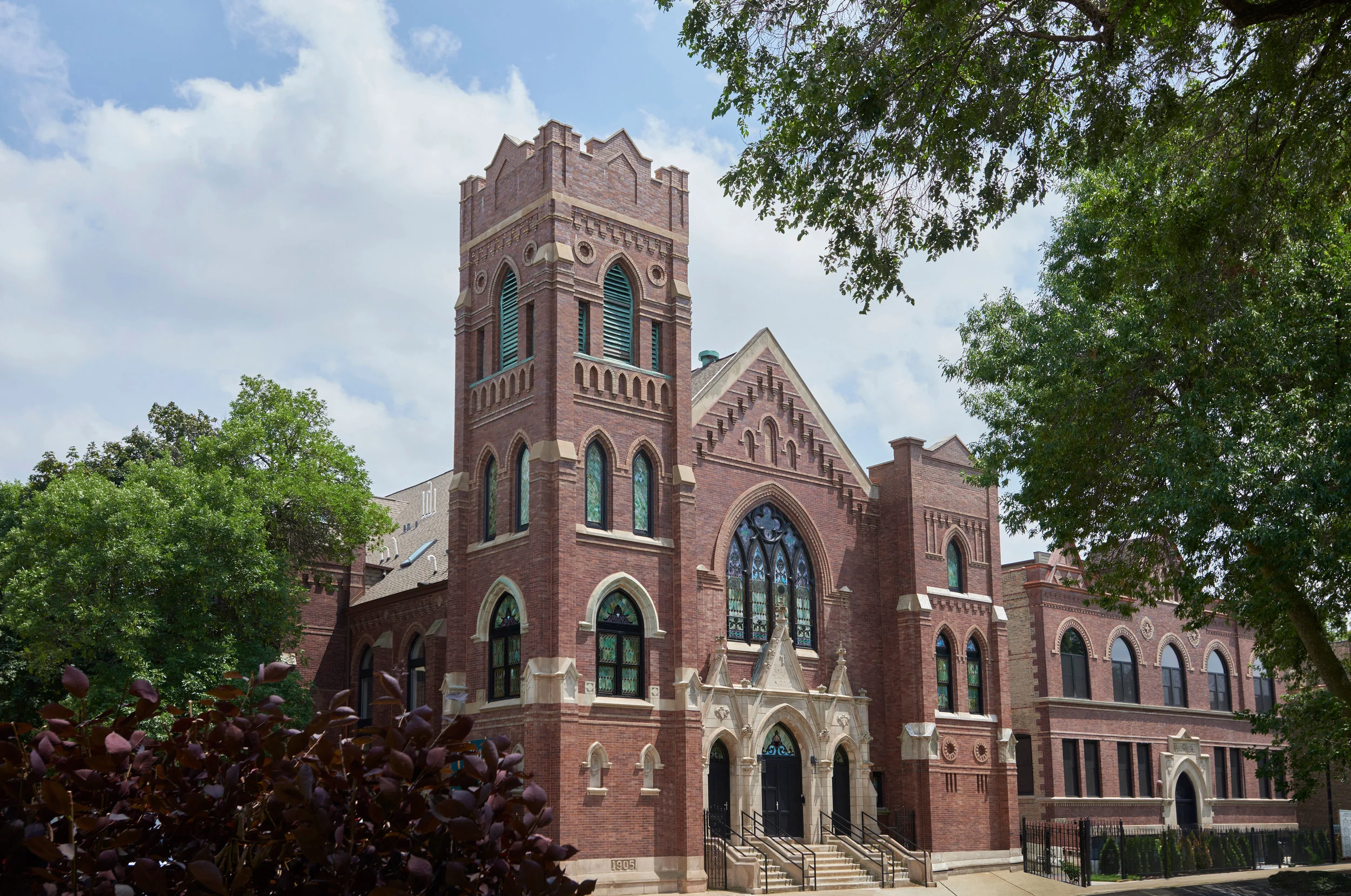   Contemporary 3 &amp; 4 Bedroom Condominiums   LUXURY FINISHES | HISTORIC DETAILS | PENTHOUSE &amp; DUPLEXES AVAILABLE FROM THE MID $600,000s   LEARN MORE  