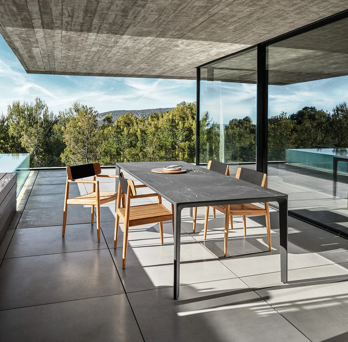 Gloster | Carver Dining Table